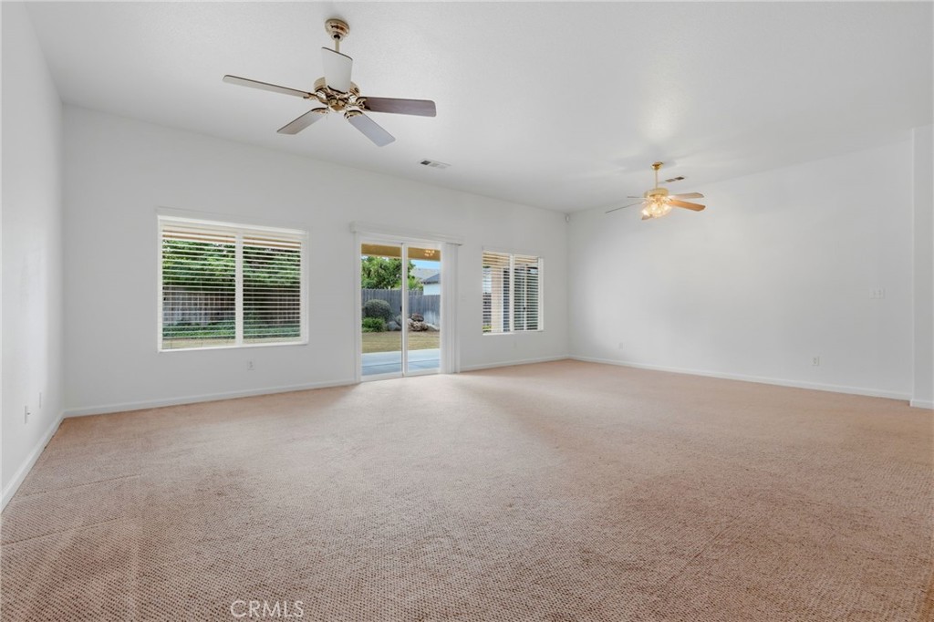 6111 W Pryor Ct, Visalia, CA 93277