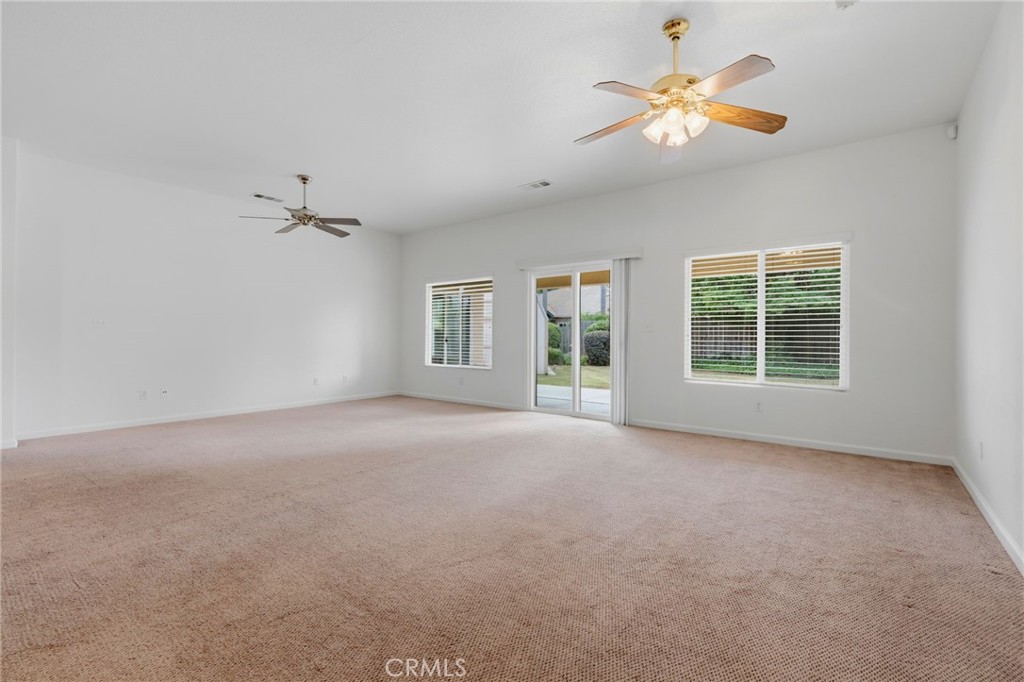 6111 W Pryor Ct, Visalia, CA 93277