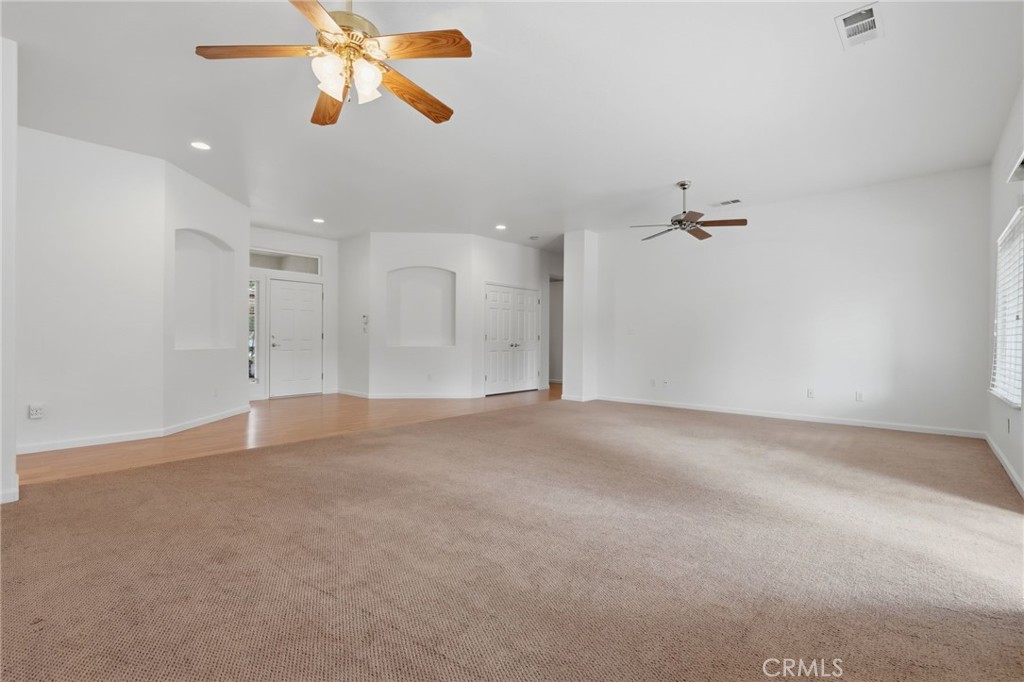6111 W Pryor Ct, Visalia, CA 93277