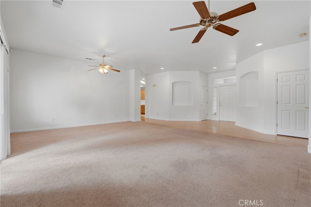 6111 W Pryor Ct, Visalia, CA 93277