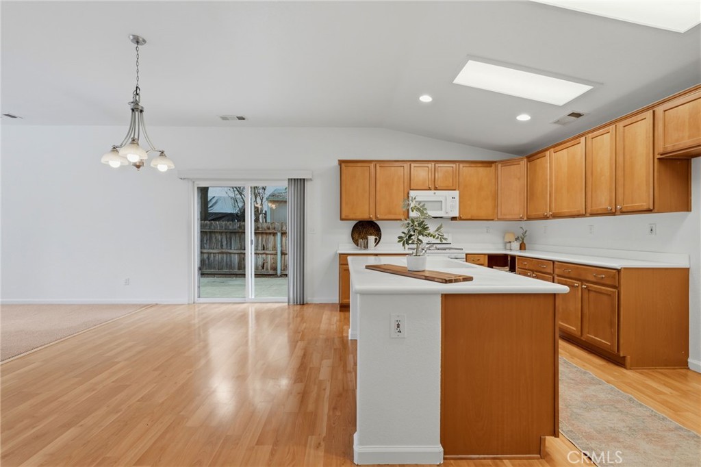 6111 W Pryor Ct, Visalia, CA 93277