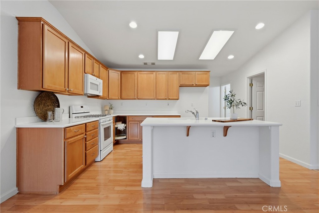 6111 W Pryor Ct, Visalia, CA 93277