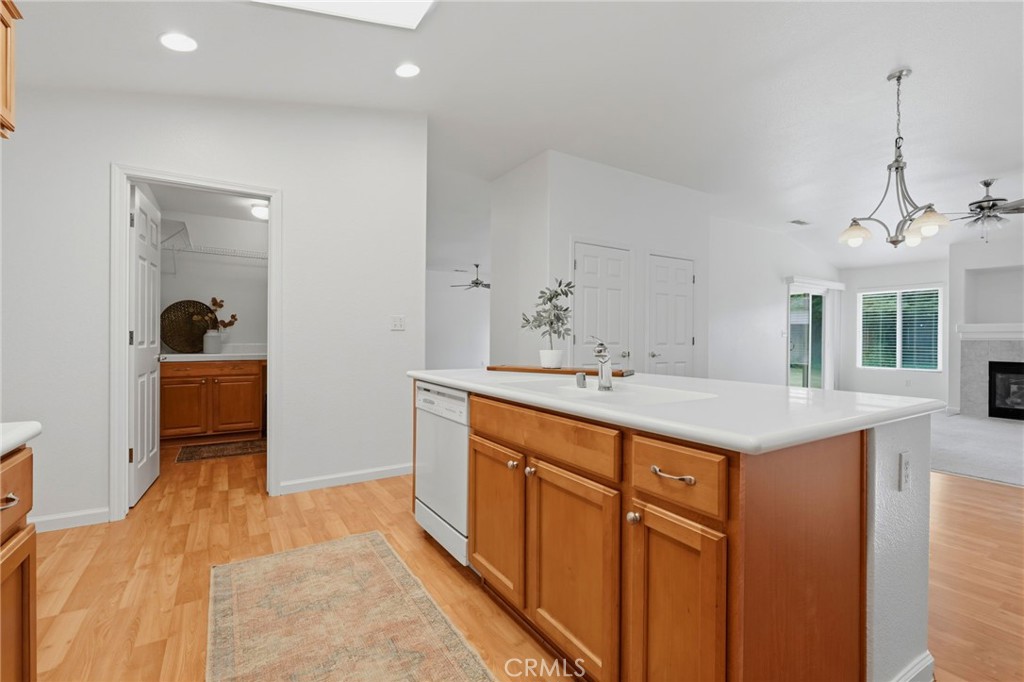 6111 W Pryor Ct, Visalia, CA 93277