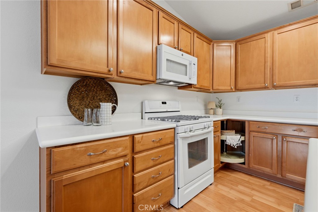6111 W Pryor Ct, Visalia, CA 93277