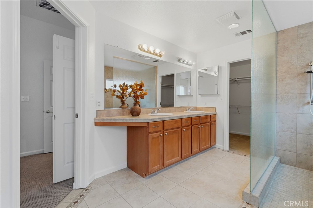 6111 W Pryor Ct, Visalia, CA 93277