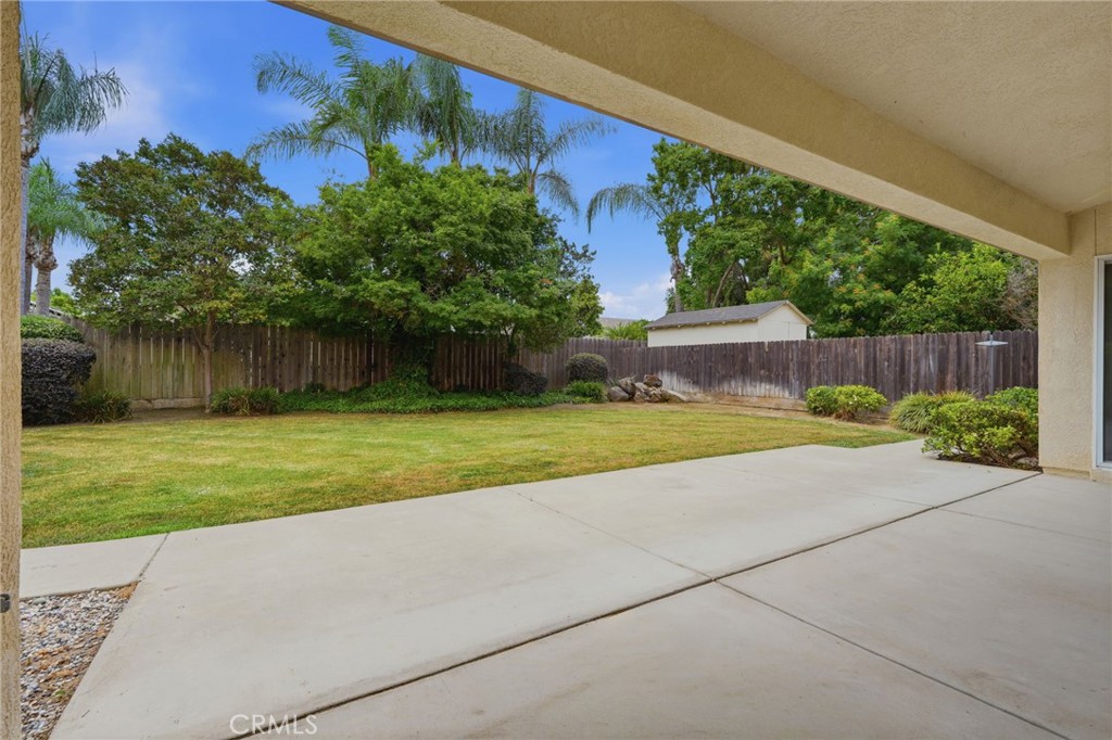 6111 W Pryor Ct, Visalia, CA 93277