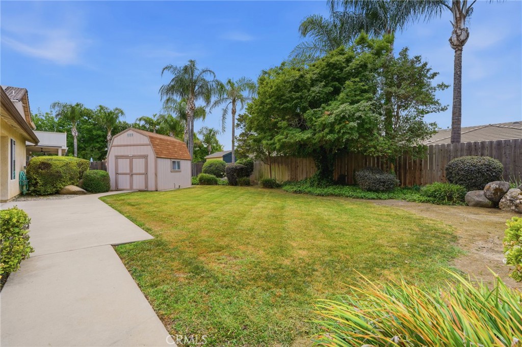 6111 W Pryor Ct, Visalia, CA 93277