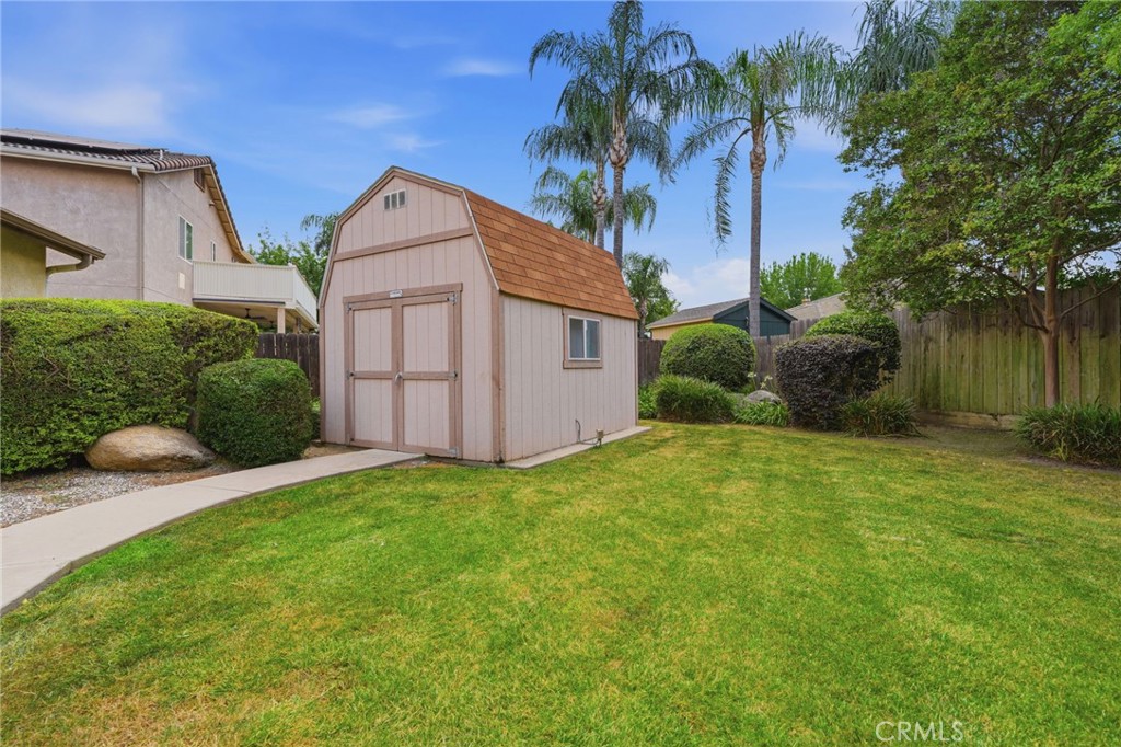 6111 W Pryor Ct, Visalia, CA 93277
