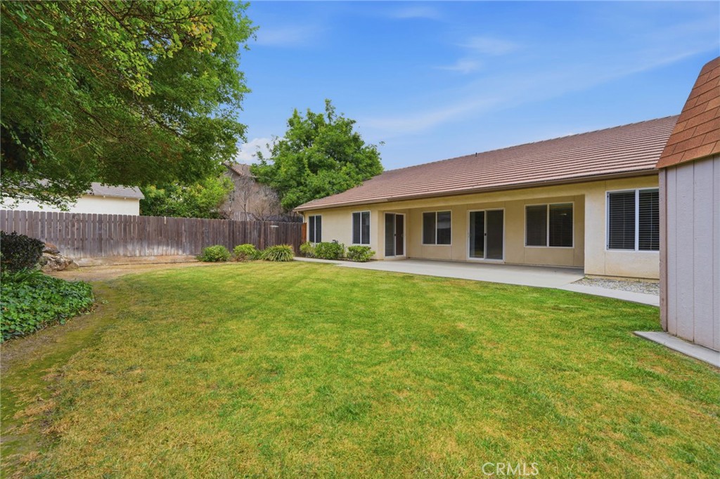 6111 W Pryor Ct, Visalia, CA 93277