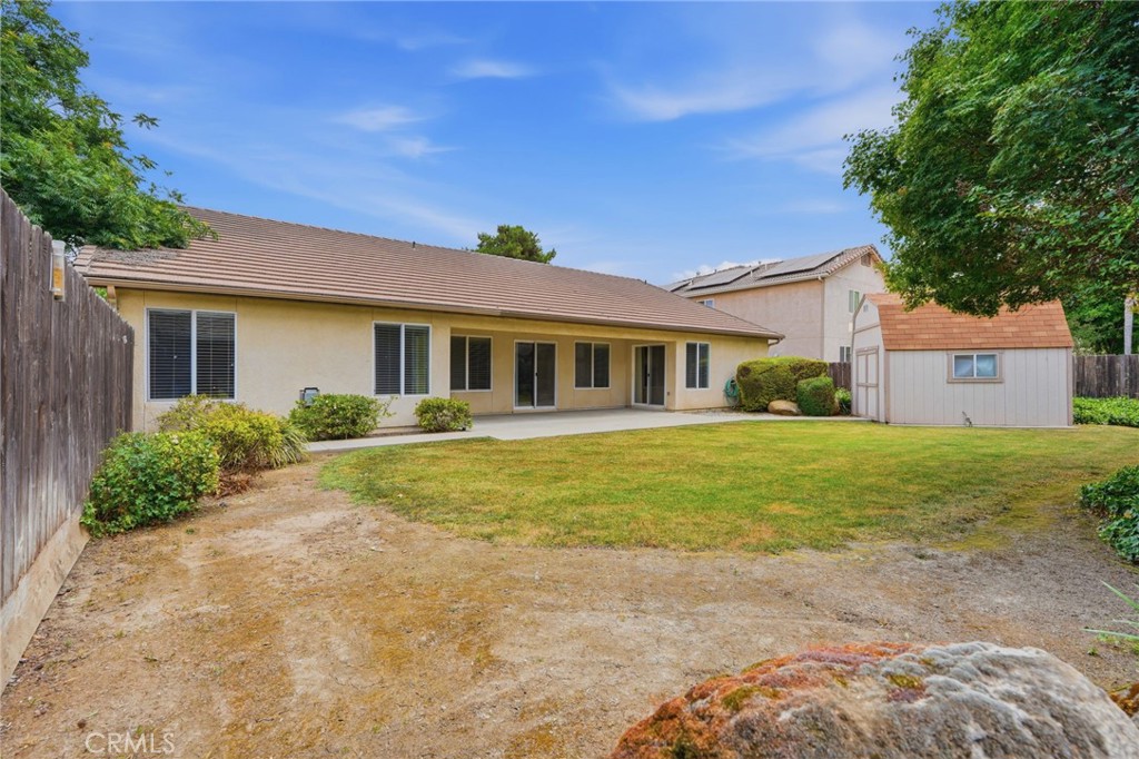 6111 W Pryor Ct, Visalia, CA 93277