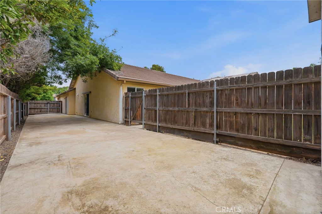 6111 W Pryor Ct, Visalia, CA 93277