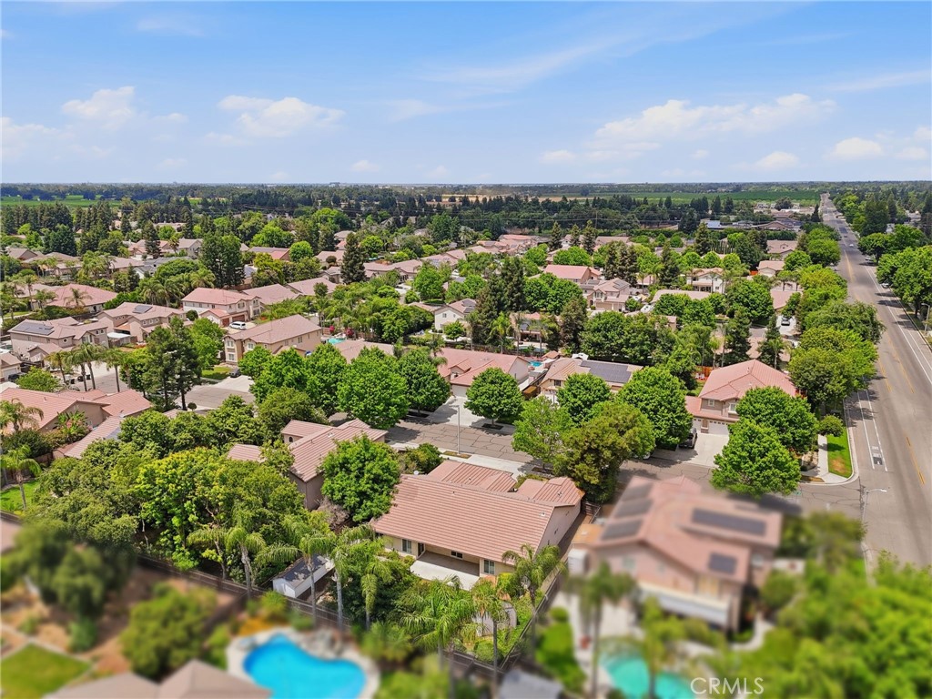 6111 W Pryor Ct, Visalia, CA 93277