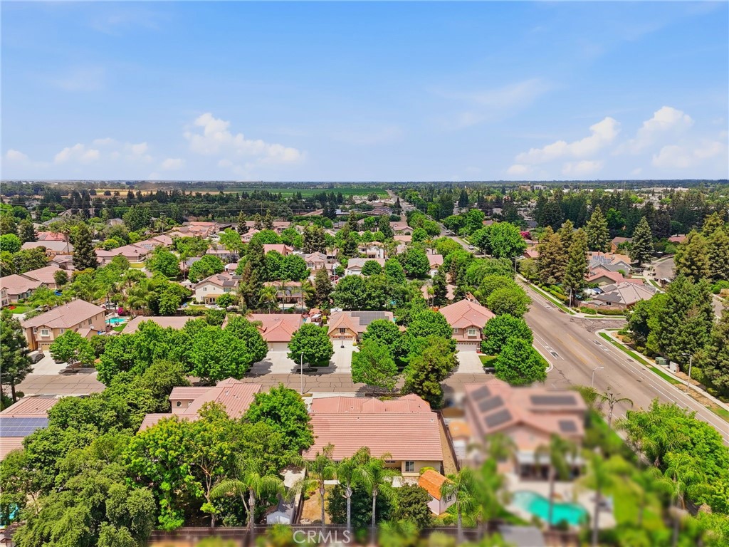 6111 W Pryor Ct, Visalia, CA 93277