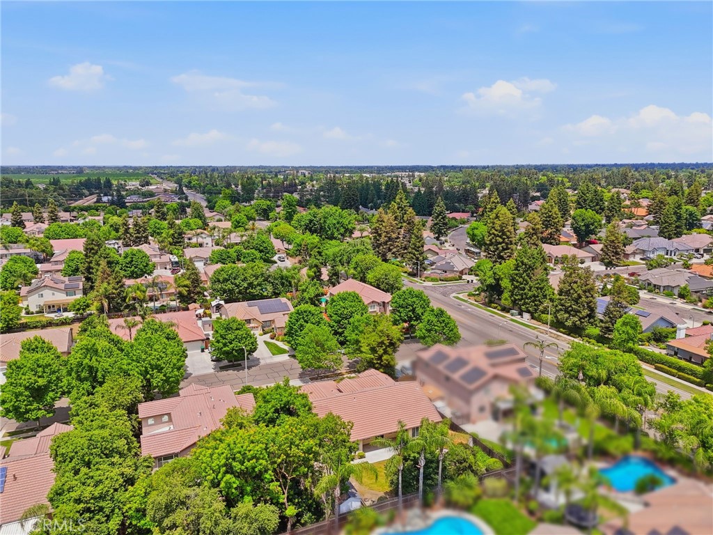 6111 W Pryor Ct, Visalia, CA 93277