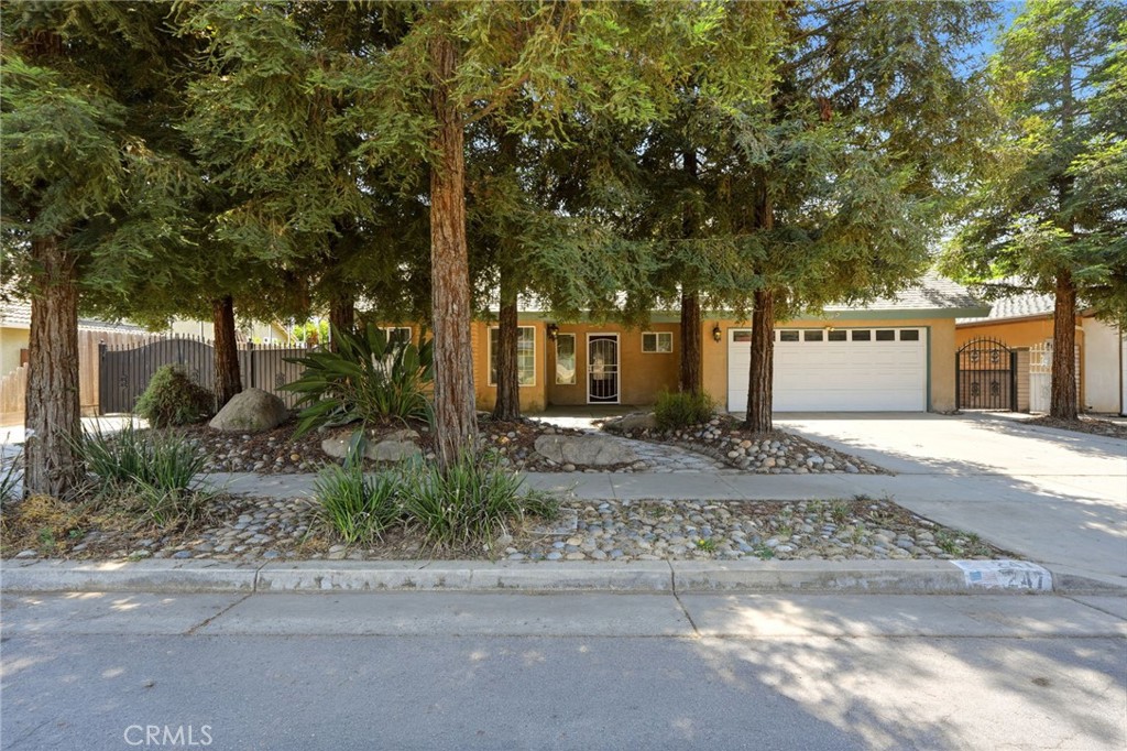 247 E Kennedy, Tulare, CA 93274