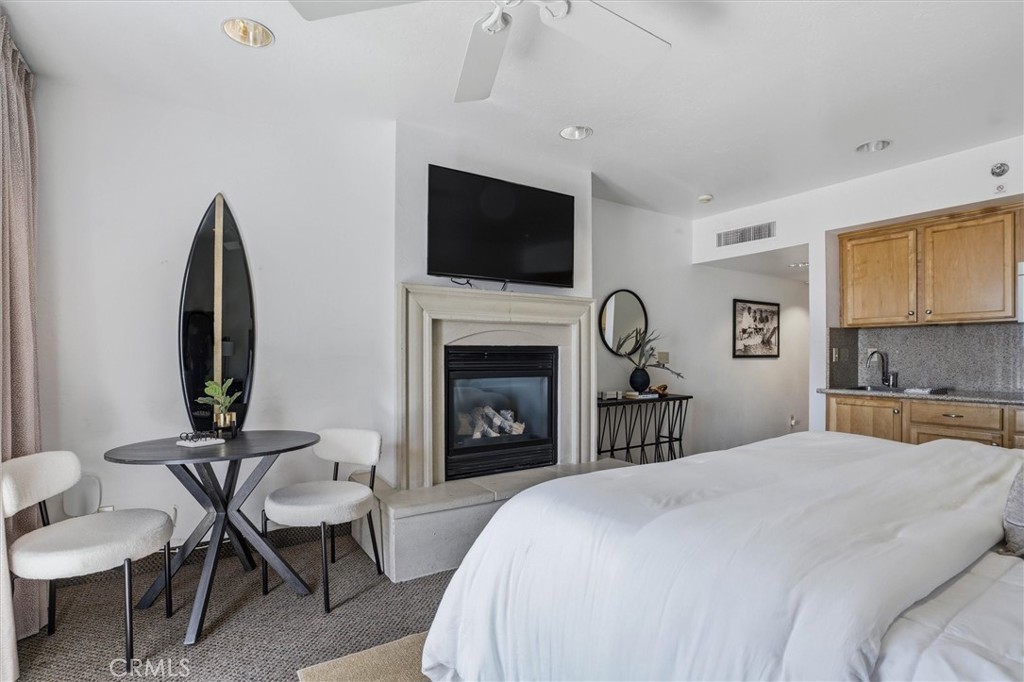 198 Main St #305, Pismo Beach, CA 93449