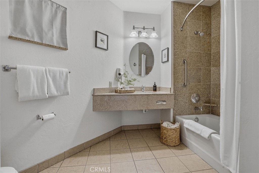 198 Main St #305, Pismo Beach, CA 93449