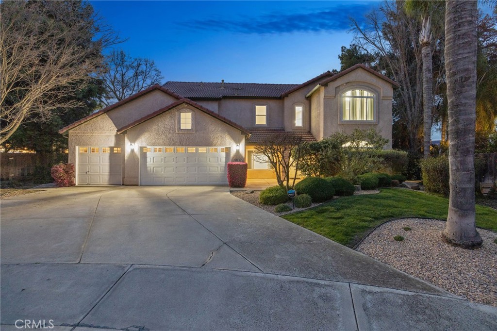 6030 W Country Ct, Visalia, CA 93277