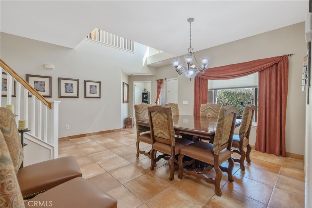 6030 W Country Ct, Visalia, CA 93277