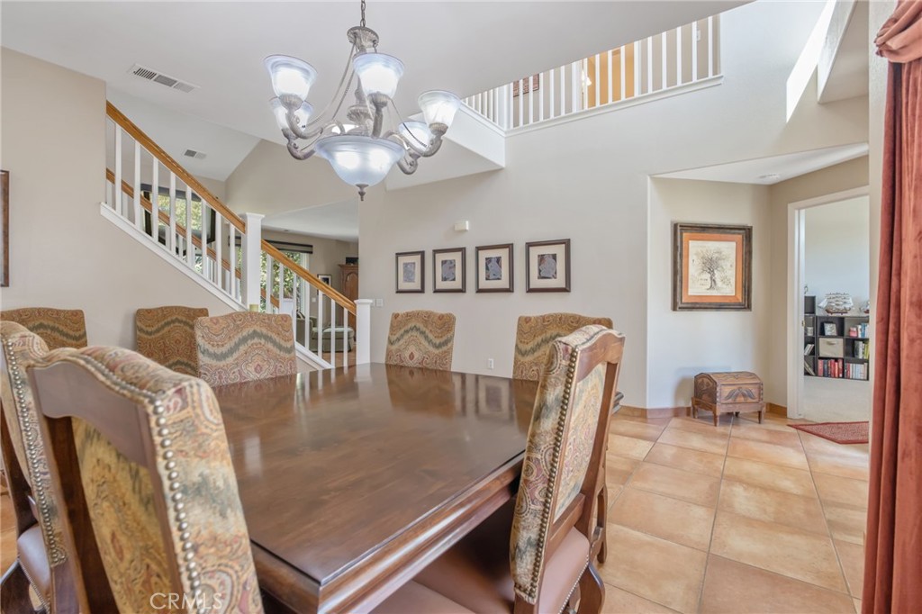 6030 W Country Ct, Visalia, CA 93277