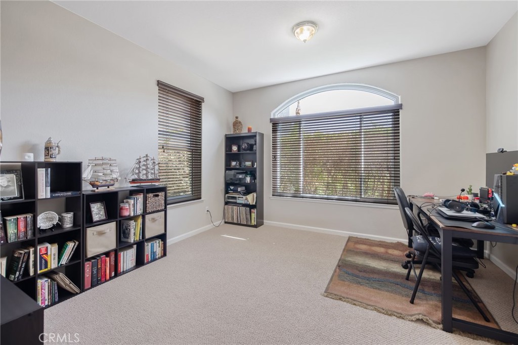 6030 W Country Ct, Visalia, CA 93277