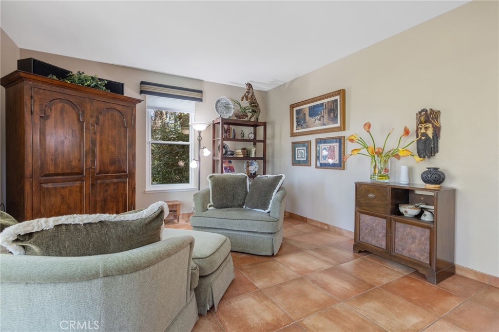 6030 W Country Ct, Visalia, CA 93277