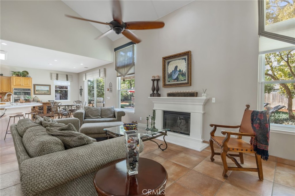 6030 W Country Ct, Visalia, CA 93277