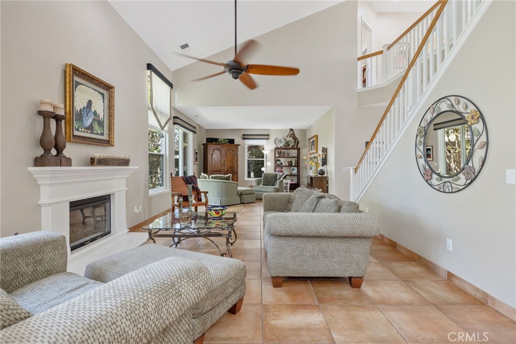 6030 W Country Ct, Visalia, CA 93277