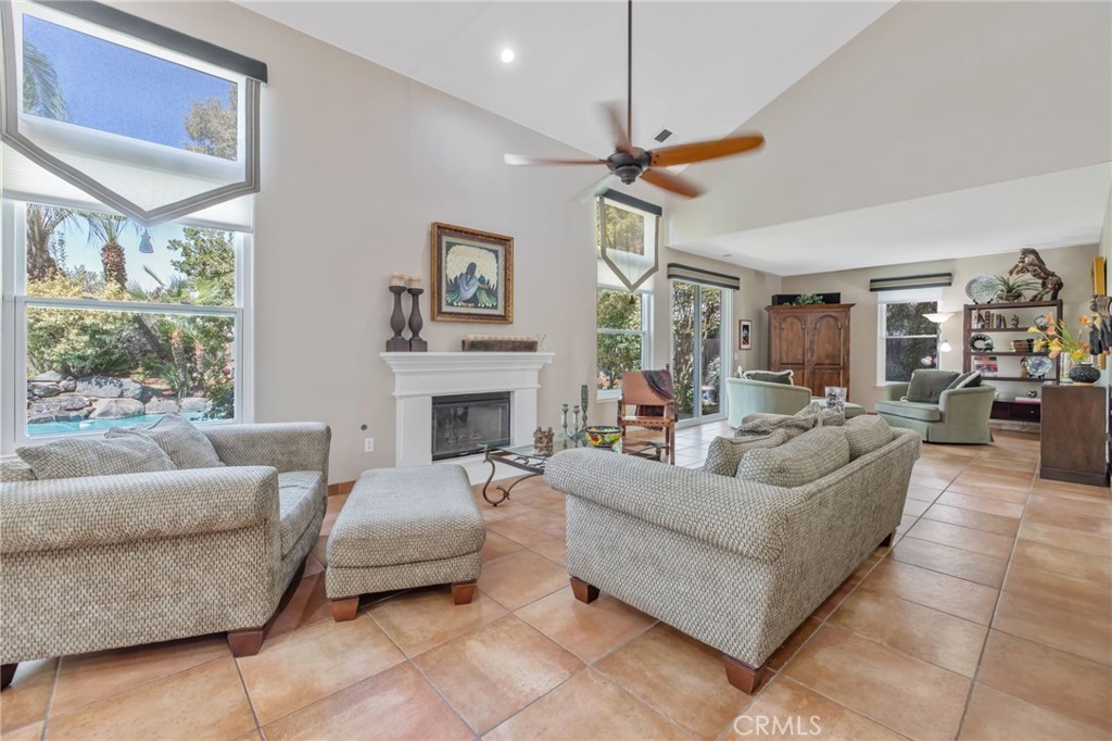 6030 W Country Ct, Visalia, CA 93277