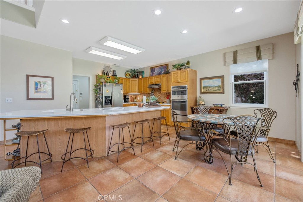 6030 W Country Ct, Visalia, CA 93277