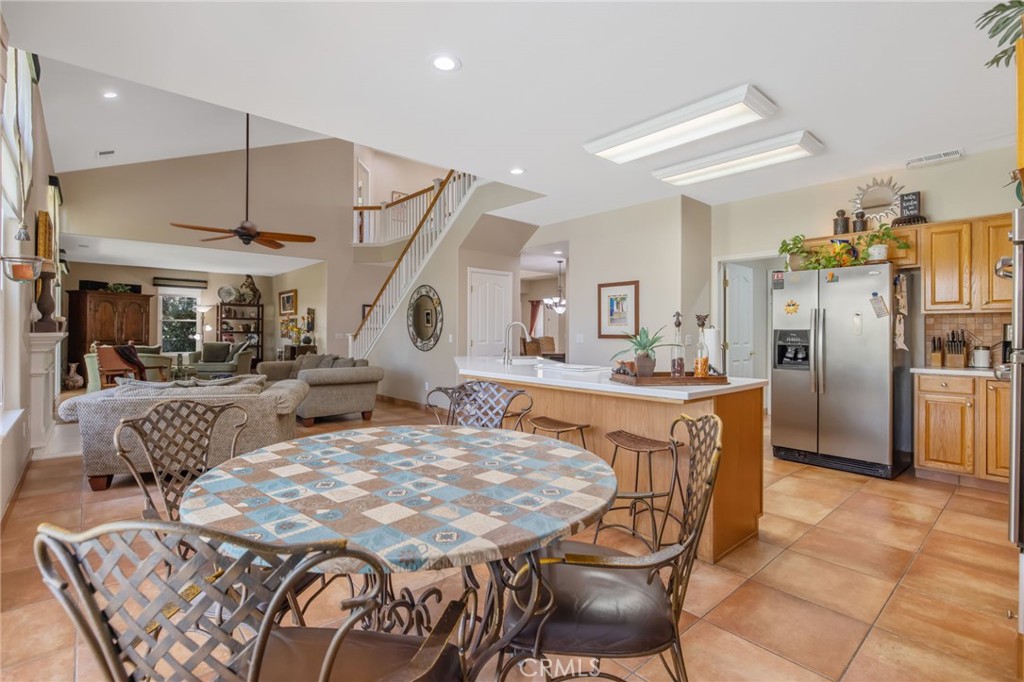 6030 W Country Ct, Visalia, CA 93277