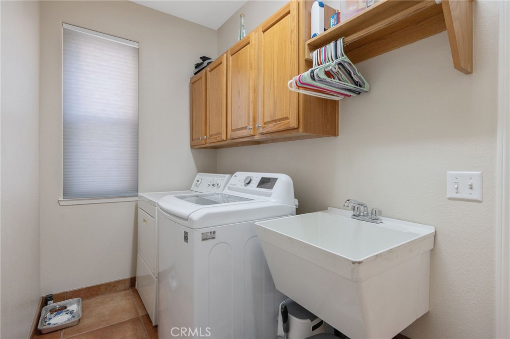 6030 W Country Ct, Visalia, CA 93277