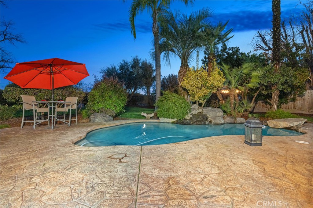 6030 W Country Ct, Visalia, CA 93277