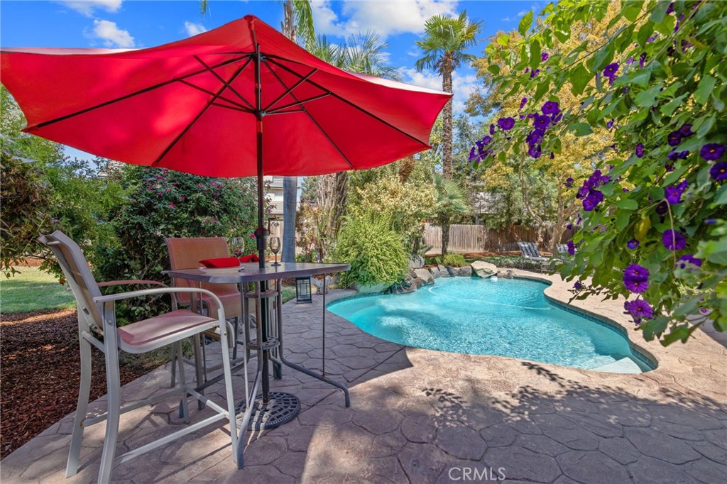 6030 W Country Ct, Visalia, CA 93277