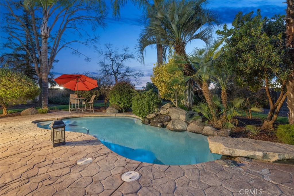 6030 W Country Ct, Visalia, CA 93277