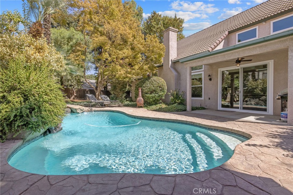 6030 W Country Ct, Visalia, CA 93277