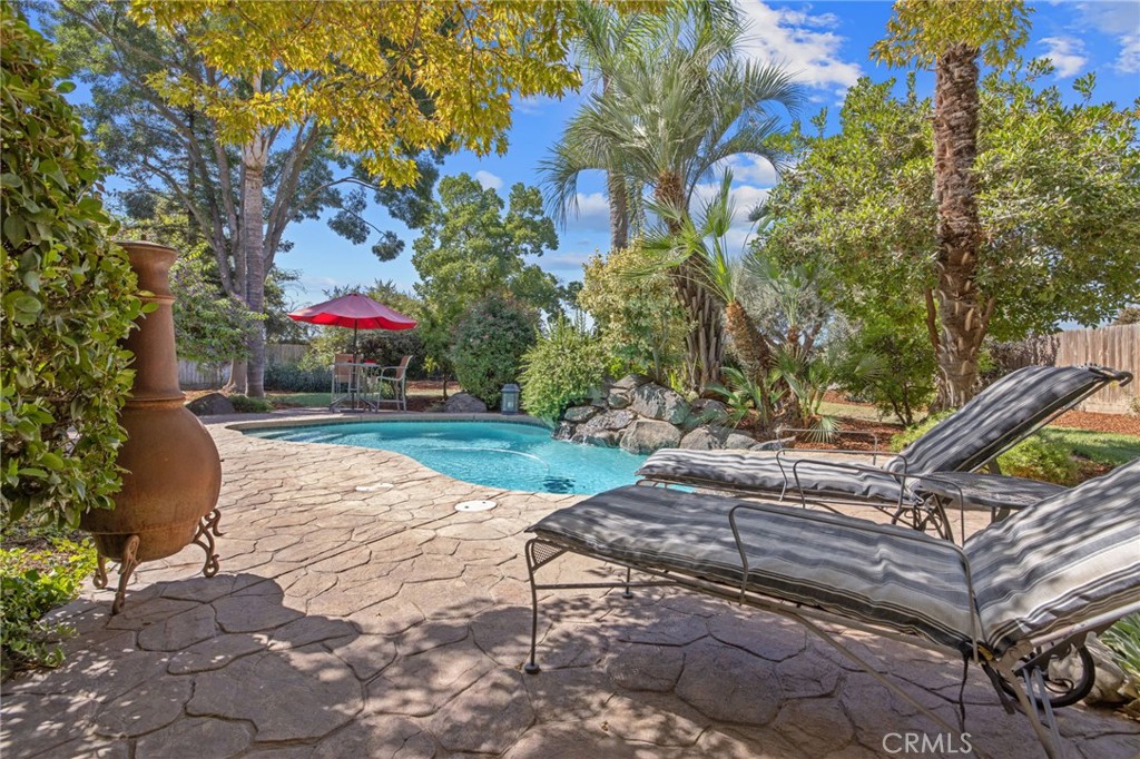 6030 W Country Ct, Visalia, CA 93277