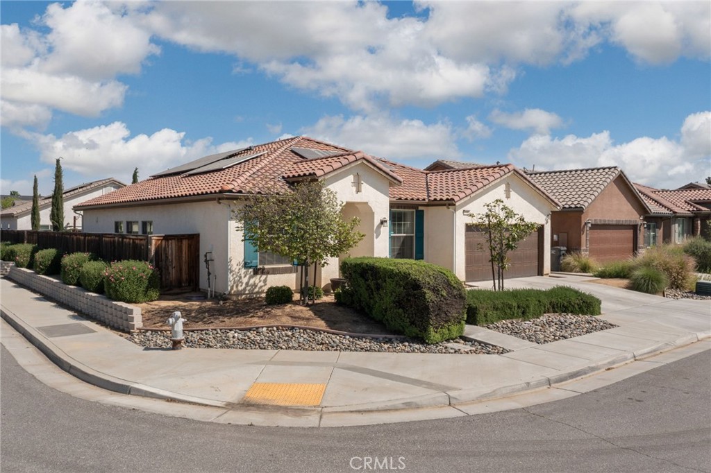 9500 Laurelwood Ct, Shafter, CA 93263