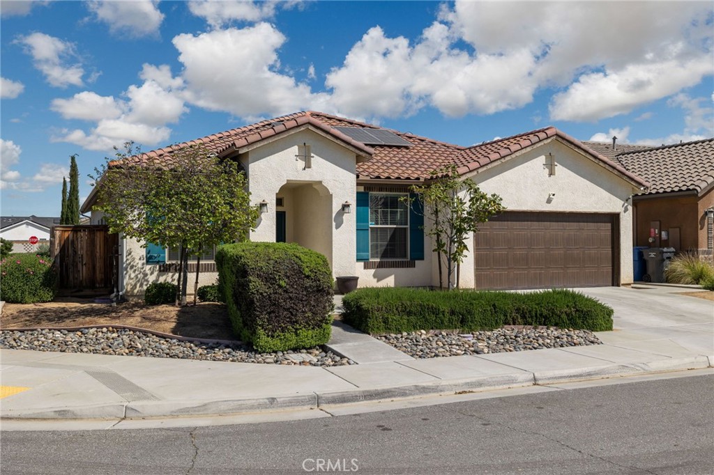 9500 Laurelwood Ct, Shafter, CA 93263