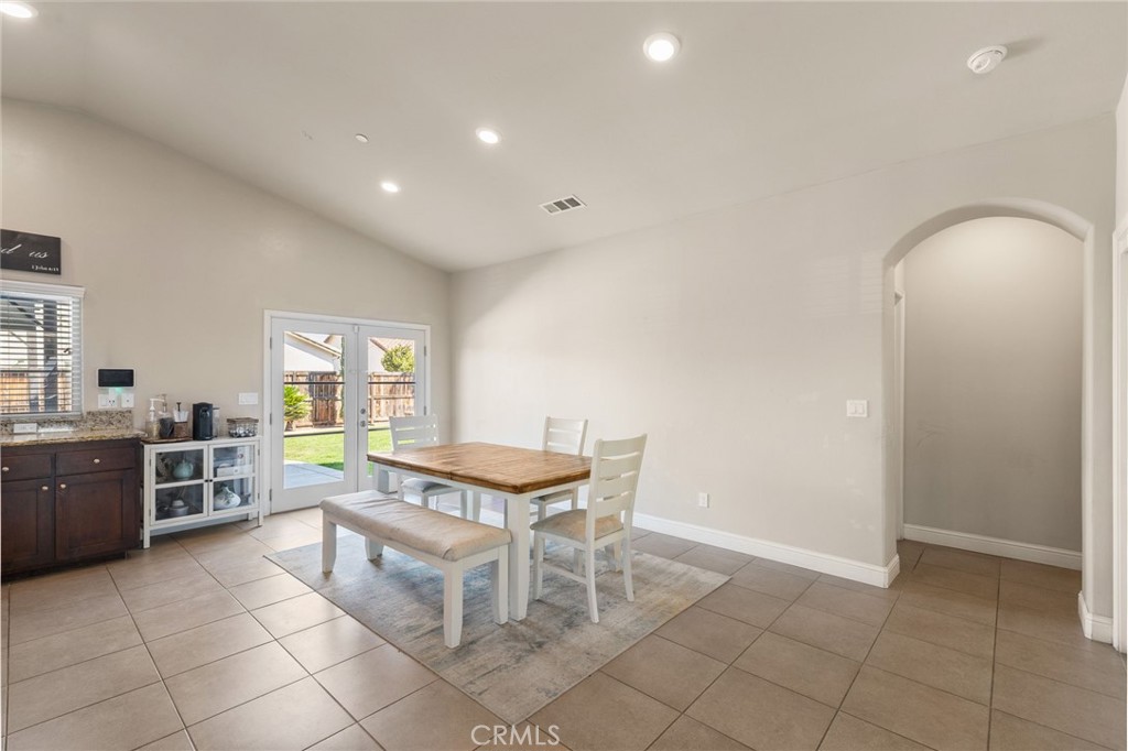 9500 Laurelwood Ct, Shafter, CA 93263