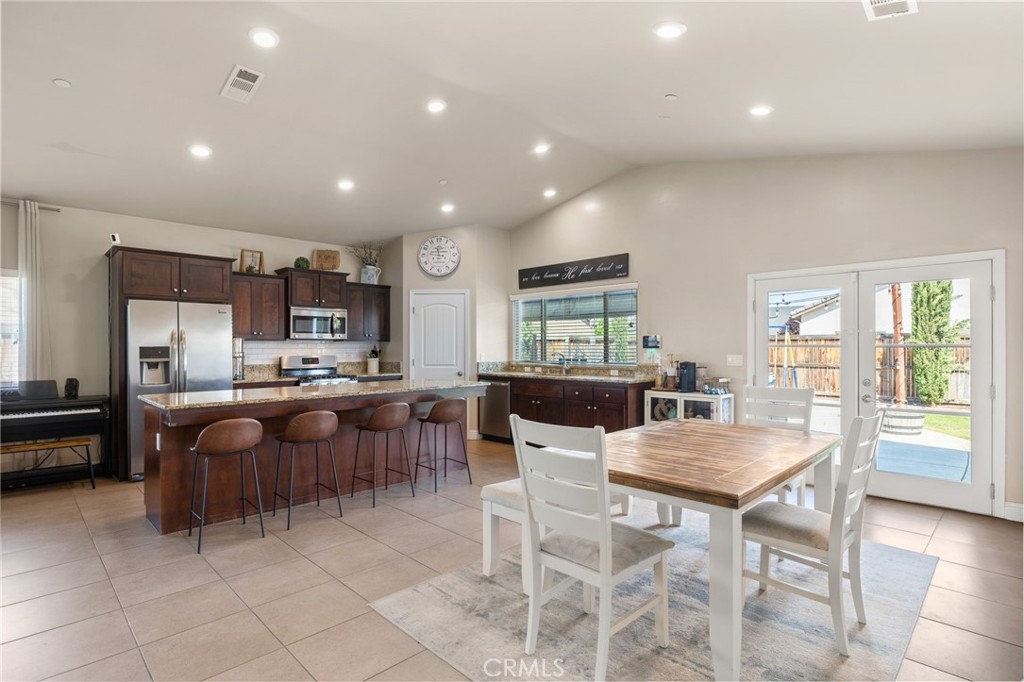 9500 Laurelwood Ct, Shafter, CA 93263