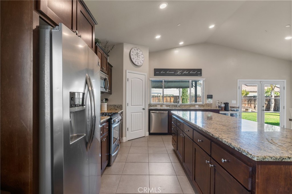 9500 Laurelwood Ct, Shafter, CA 93263