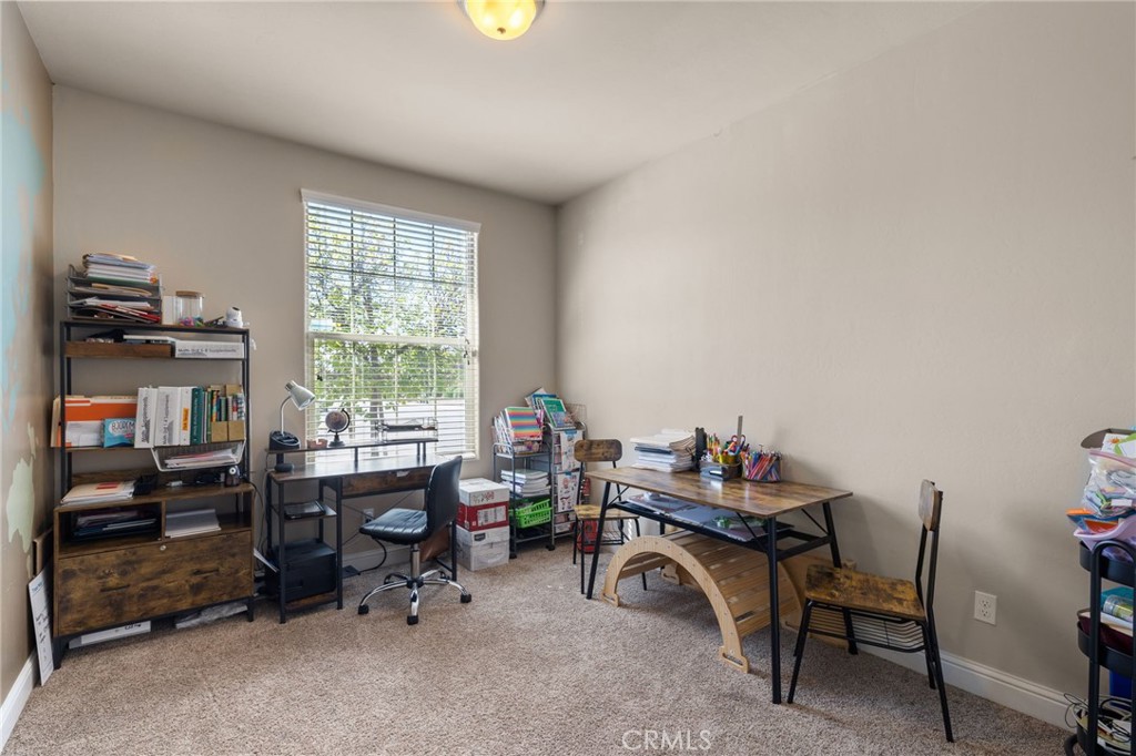 9500 Laurelwood Ct, Shafter, CA 93263