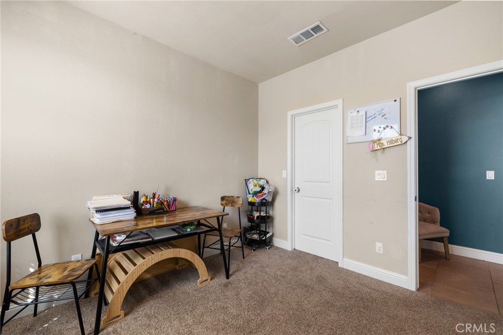 9500 Laurelwood Ct, Shafter, CA 93263