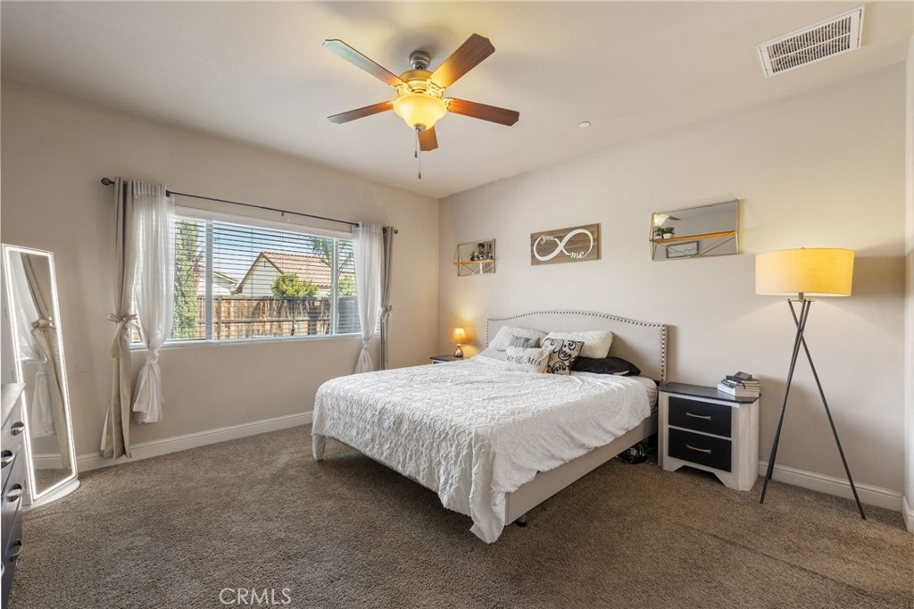 9500 Laurelwood Ct, Shafter, CA 93263