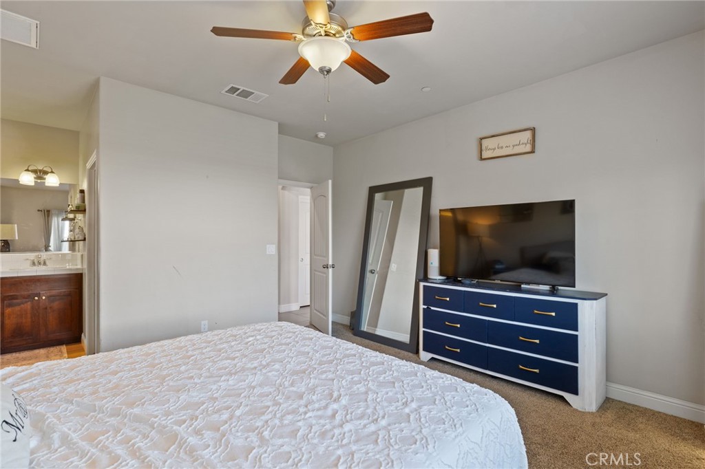 9500 Laurelwood Ct, Shafter, CA 93263