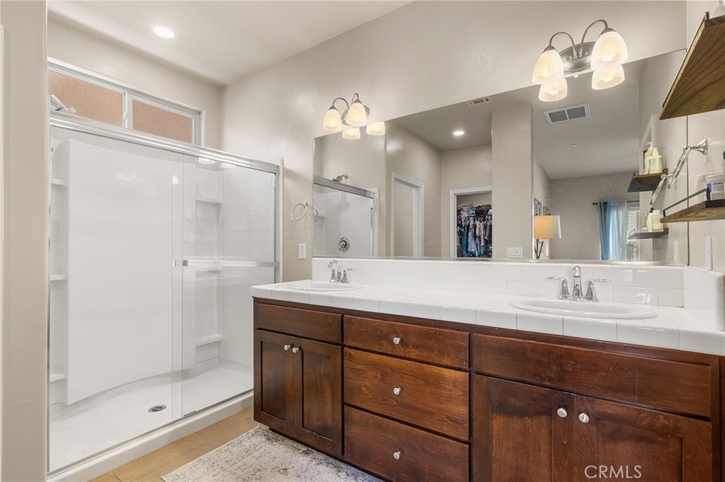 9500 Laurelwood Ct, Shafter, CA 93263