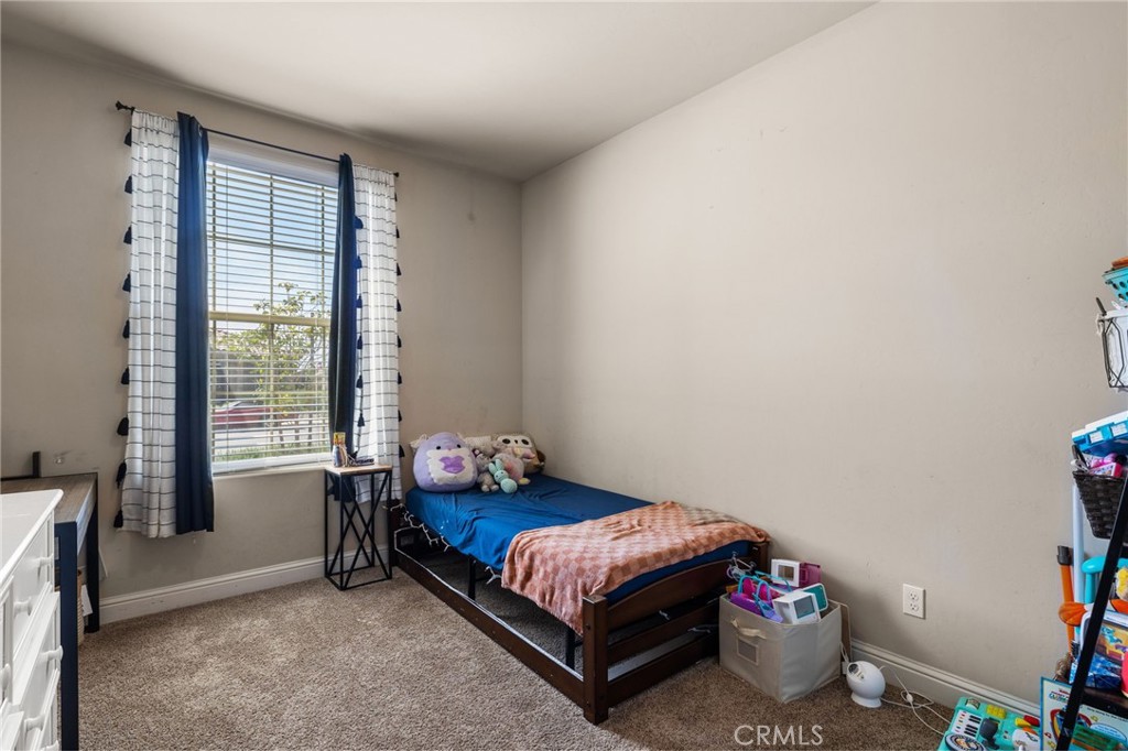 9500 Laurelwood Ct, Shafter, CA 93263