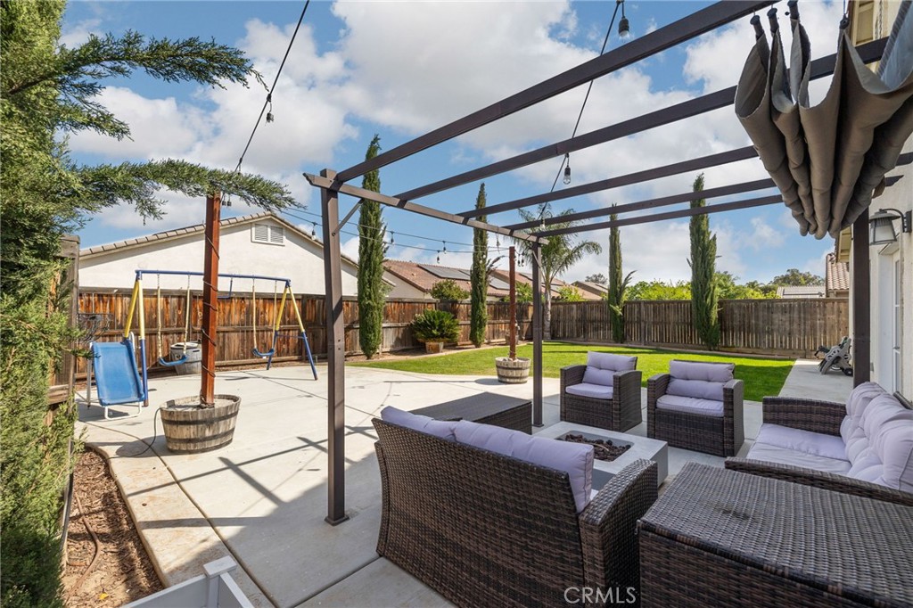 9500 Laurelwood Ct, Shafter, CA 93263