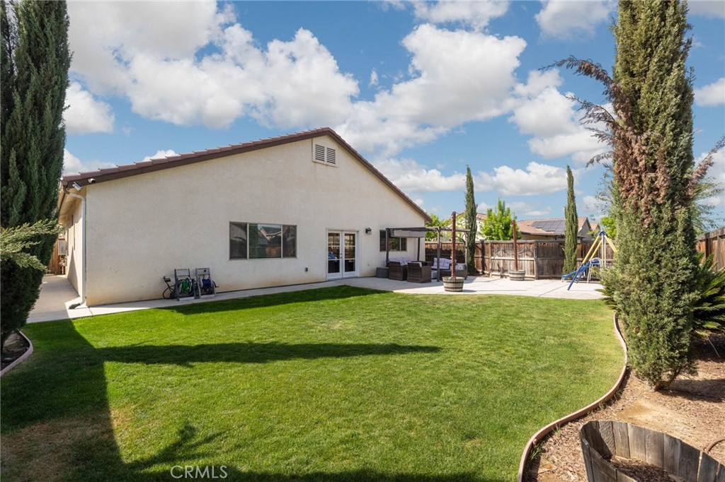 9500 Laurelwood Ct, Shafter, CA 93263